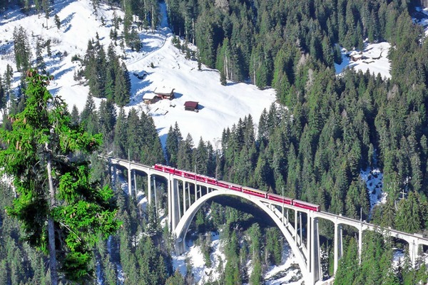 Advent - Švicarska Alpskim željeznicama