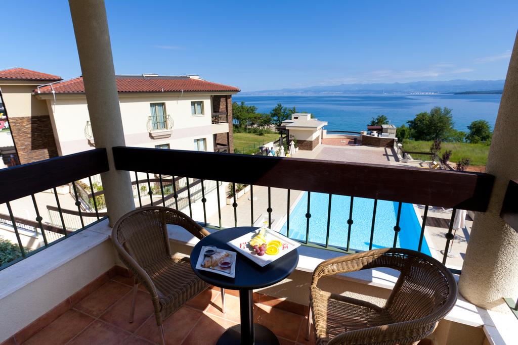 Blue-Waves-Resort-Ljetovanje-Jadran-otok-Krk-Malinska-balkon