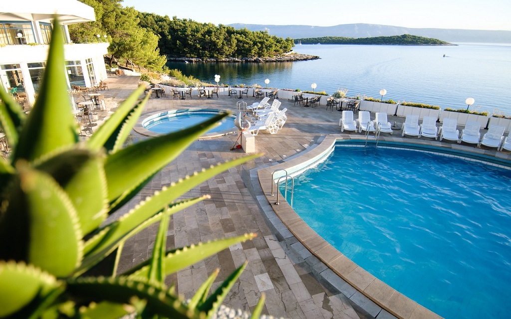 Fontana-Resort-Swimming-pools