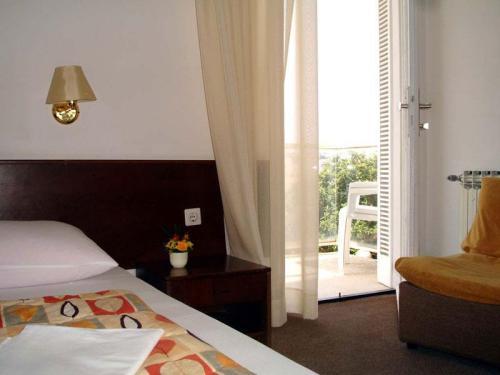 Hotel-Adriatic-Omisalj-soba