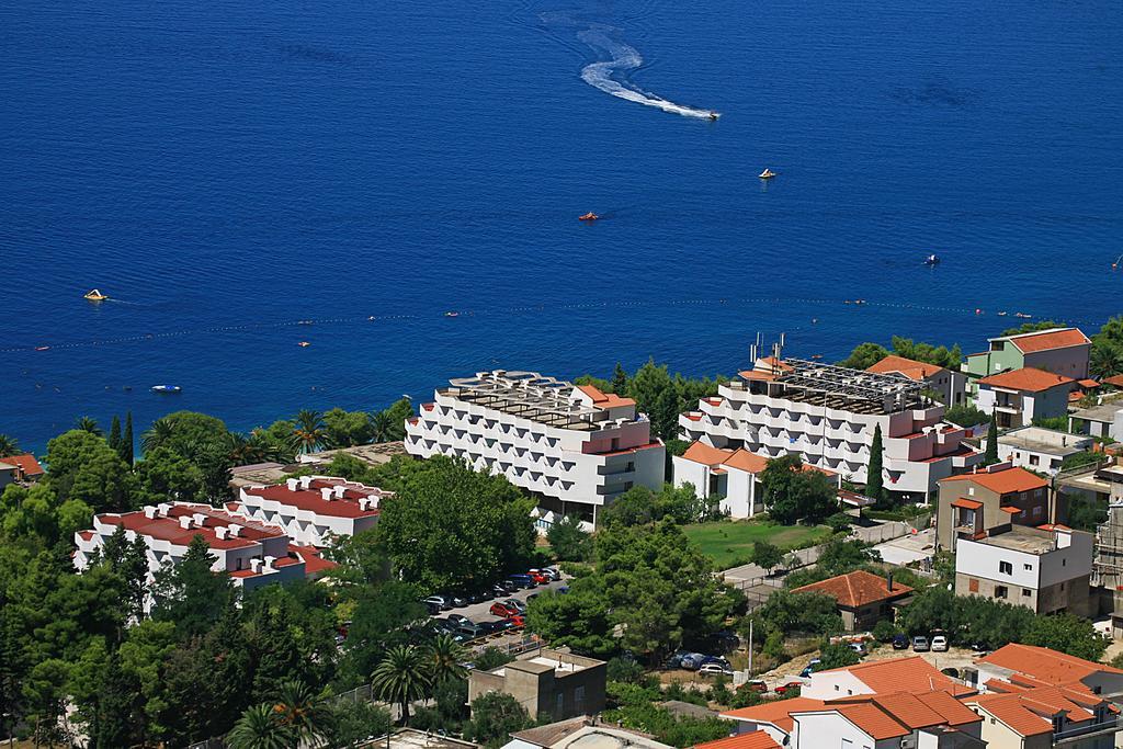 Ljetovanje-Makarska-rivijera-Adriatiq-hotel-Laguna-pogled-na-hotele-iz-zraka