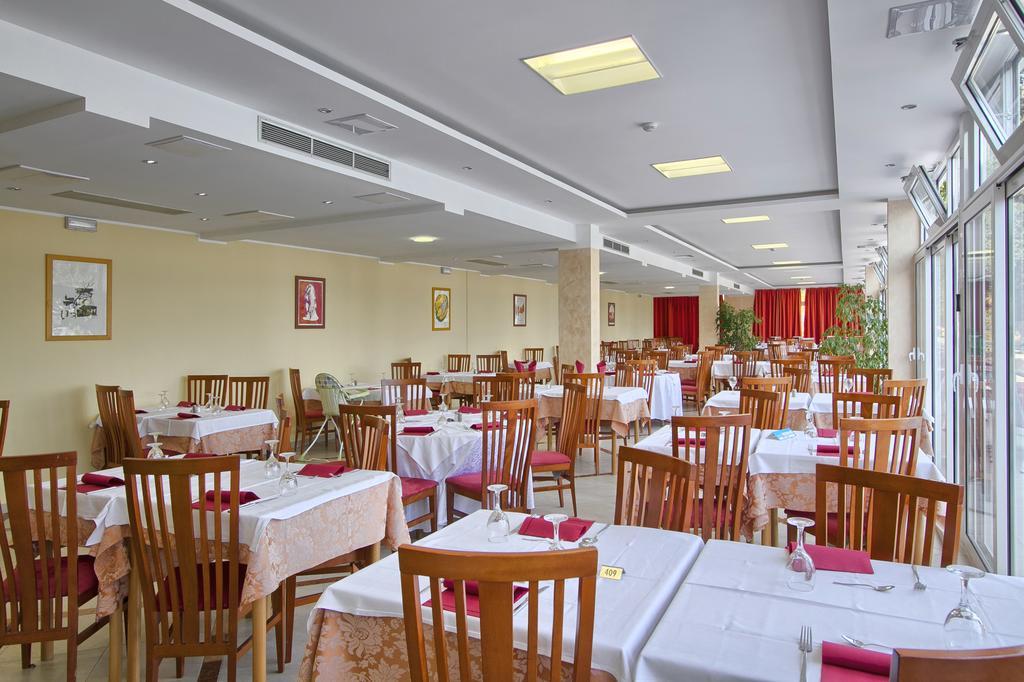 Ljetovanje-Rabac-Hotel-Mimosa-Lido-Palace-restoran-3