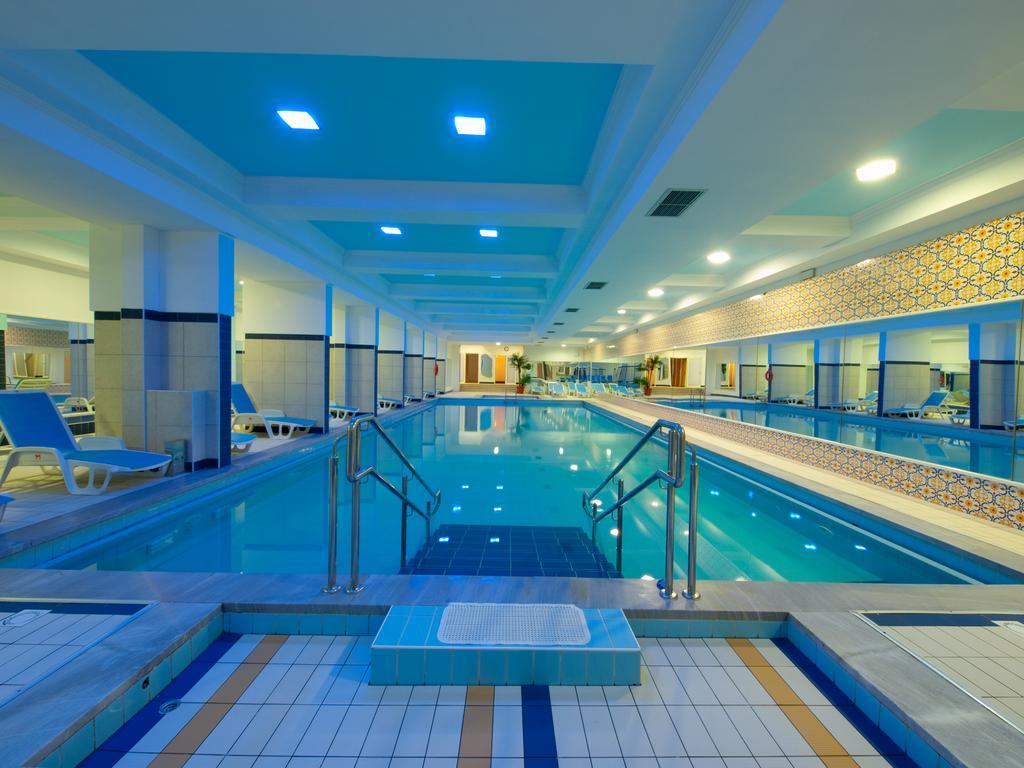 Ljetovanje-Rabac-Hotel-Mimosa-Lido-Palace-unutarnji-bazen-1